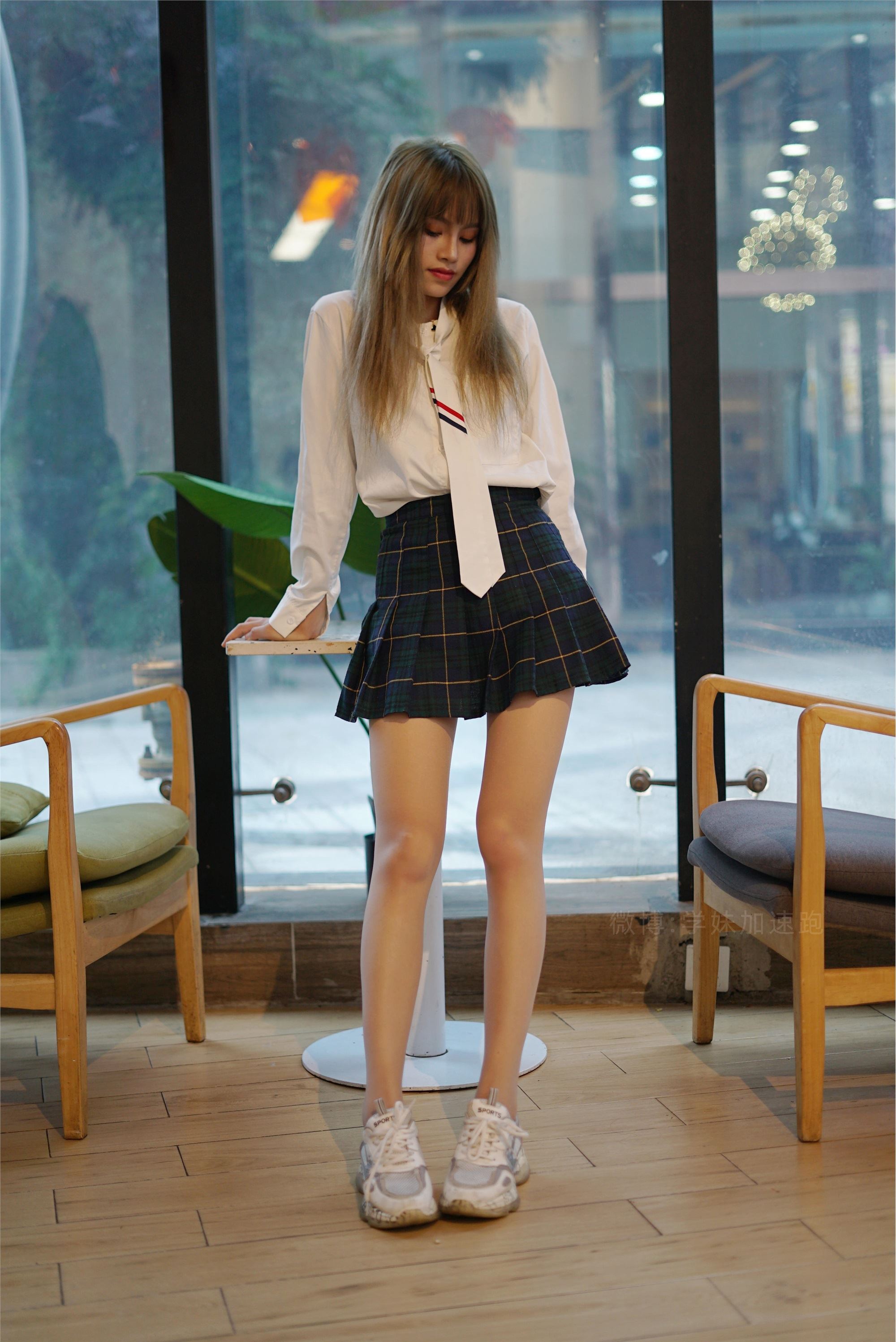 学妹加速跑 XM052《清纯学院风，性感天鹅绒-敏儿》